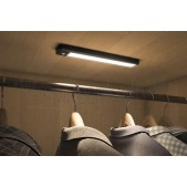 Foto van Calex Ledlamp Spot On Oplaadbare Kastlamp Zwart 120 Lumen, 2700K Warm White, 3W, Beweging Sensor 