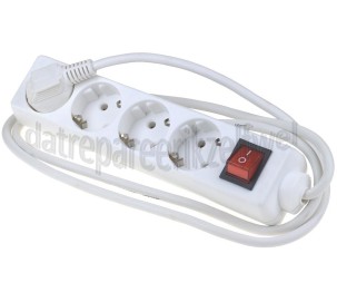 Foto van Tafelcontactdoos 3x1mm2 2500W RA wit 1,5M 4v tafelcontactdoos met schakelaar 