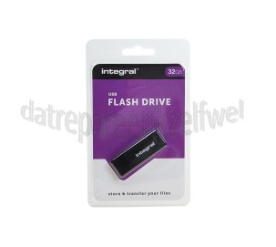 Foto van Integral Memory stick 32GB USB Flash Drive Zwart USB 2.0 